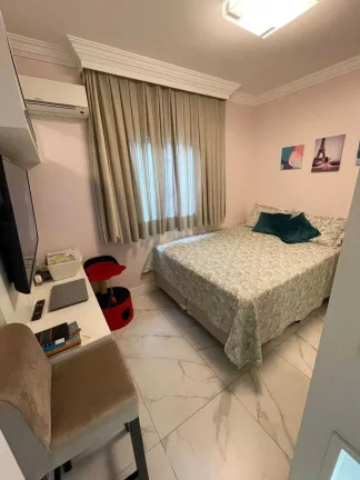 Imagem Casa com 3 dormitórios sendo 1 suíte e 2 vagas de garagem em Itapema/SC