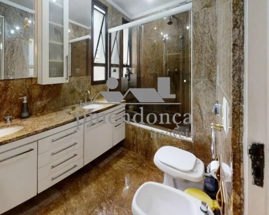 Imagem Apartamento à venda em Higienópolis com 3 suítes e 3 vagas, 210m2