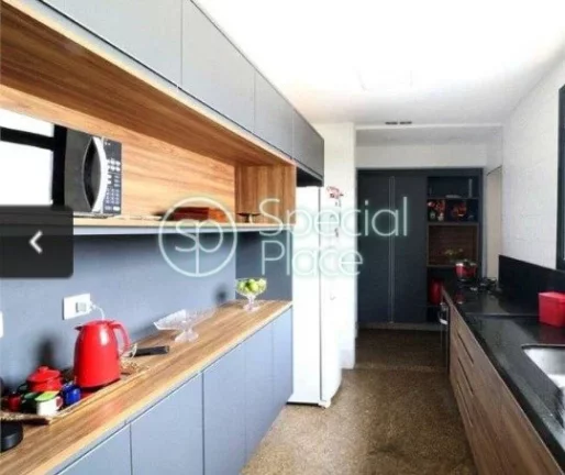 Imagem Apartamento com 200m², 04dormitórios, 04 suítes, 06 banheiros, 03 vagas de garagem. Prédio com l...