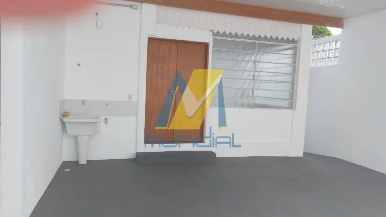 Imagem Casa comercial ampla, pronta para estruturar sua clínica ou escritório.
