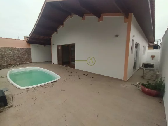 Imagem Casa 3 dorms, piscina a 300m da praia à venda em Peruíbe