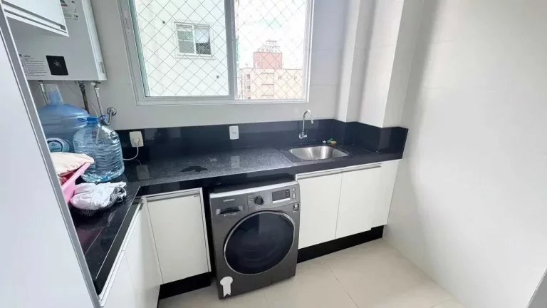 Imagem Apartamento com 3 dormitórios sendo 1 suíte e 2 vagas de garagem em Itapema/SC