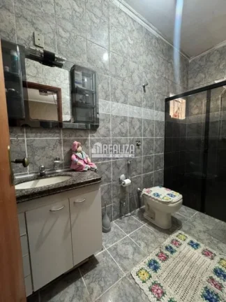 Imagem Casa à venda no Parque São Geraldo, Uberaba: piscina aquecida e varanda gourmet