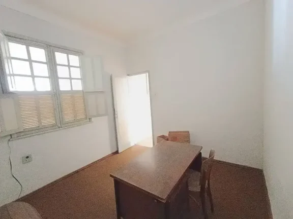 Imagem Casa com Excelente Localização no Centro de Barbacena. Ideal para Clínicas ou Residencial