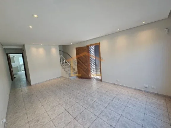 Imagem Sobrado de 160 m² com 3 dormitórios, sendo 1 suíte e 2 quartos no corredor, além de 1 banheiro n...