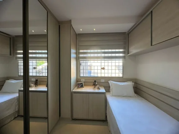 Imagem Sobrado Reformado e Decorado em Condomínio Exclusivo - Com mobília
