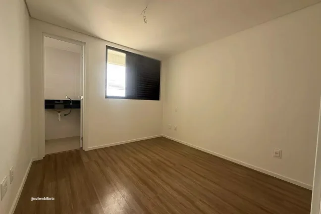 Imagem Este espaçoso apartamento está localizado na vibrante cidade de Belo Horizonte. Com quatro quartos...