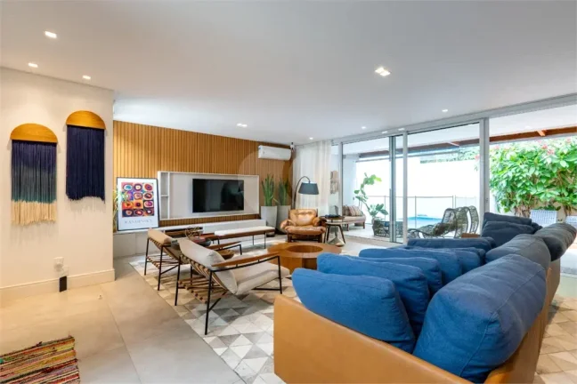 Imagem Casa à venda com 3 quartos, sendo 3 suítes, em Morumbi, São Paulo - SP