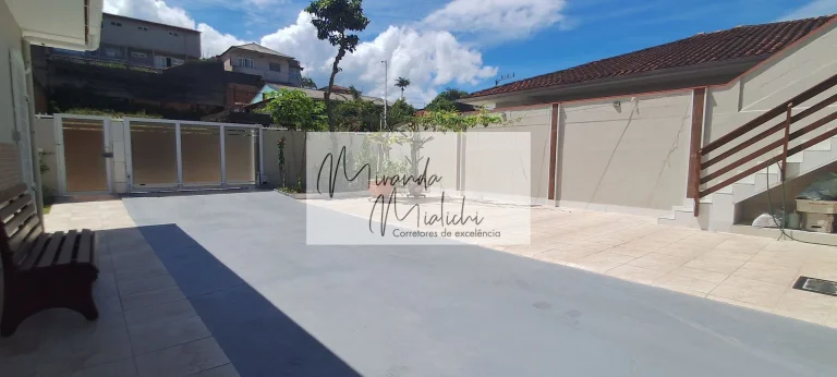 Imagem Encantadora Casa 4 Quartos em Biguaçu