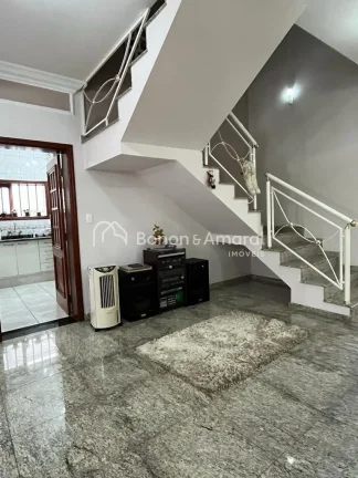 Imagem Esta casa é perfeita para quem busca uma localização privilegiada e segurança para sua família....