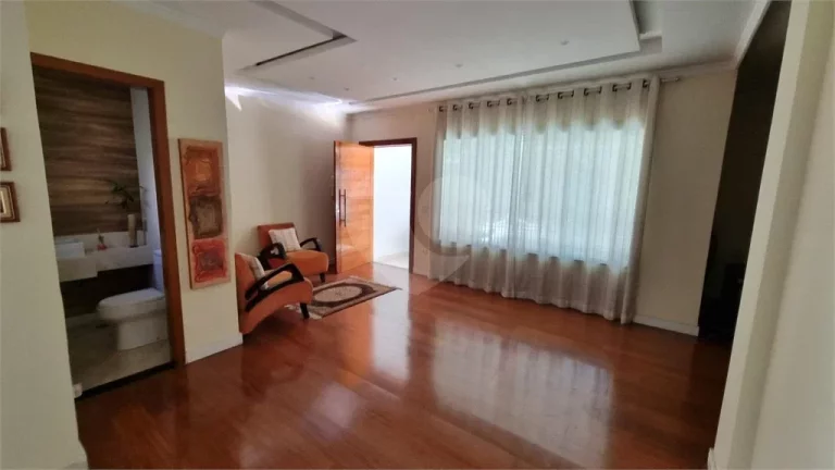 Imagem Casa à venda com 3 quartos, sendo 3 suítes, em Vila Sônia, São Paulo - SP