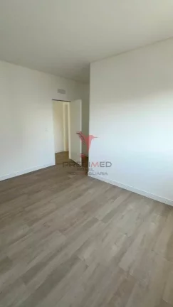 Imagem Apartamento de alto padrão com 3 suites e duas vagas de garagem, sacada,na meia praia