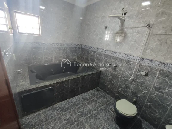 Imagem Encantador sobrado disponível em um dos bairros mais tradicionais e bem localizados de Campinas. Co...