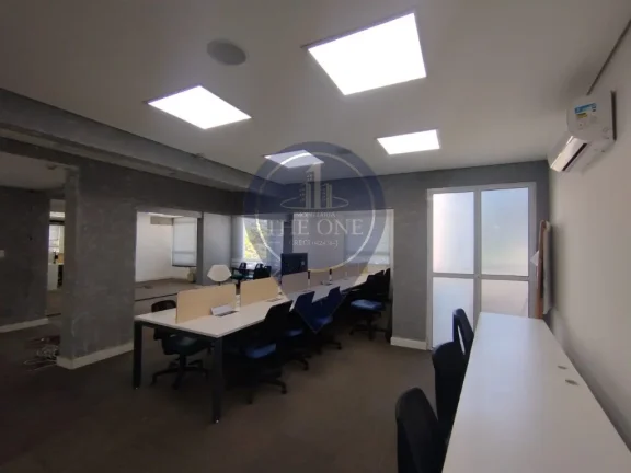 Imagem Locação de Sala Comercial de Alto Padrão no Jardim Europa, São Paulo-SP: 8 salas, 4 banheiros, 338m².