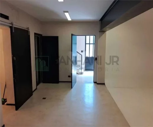 Imagem Casa Comercial de Alto Padrão para Locação em São Paulo-SP, Jardim América: 9 salas, 6 banheiros, 5 vagas, 230m².