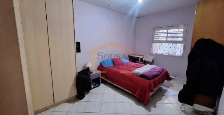 Imagem Terreno, 345 m² de área total, 10 metros de frente. Conta com uma casa térrea construída, 3 dorm...