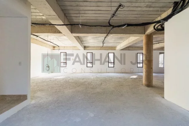 Imagem Imóvel comercial de prestígio no coração do Jardim Paulista: 10 salas, 10 banheiros, 700m² em São Paulo-SP!