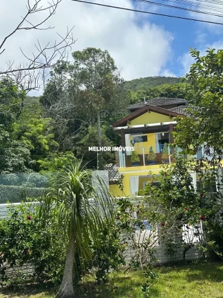 Imagem Casa á venda com 3 suítes á venda localizada na Praia de Taquaras em Balneário Camboriú.