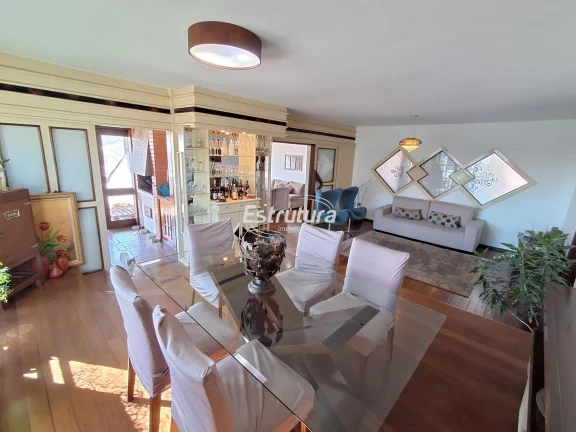 Apartamento de 4 dormitórios e 2 box no centro de Santa Maria/RS