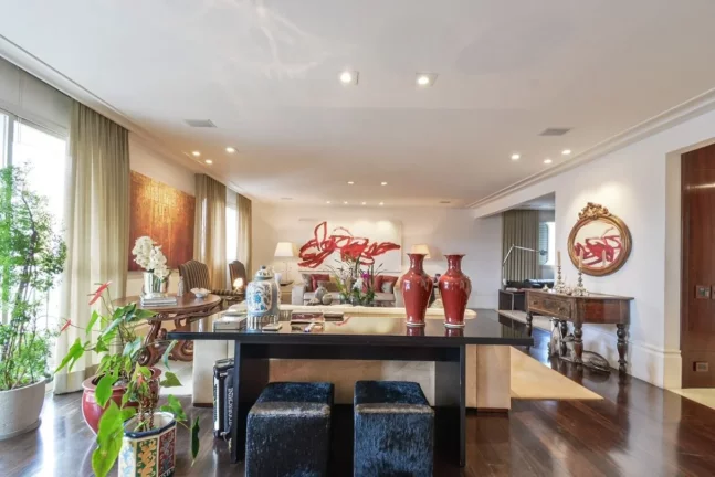 Imagem Apartamento reformado com 4 dts (2 suítes) e 5 vagas, com vista Pacaembu