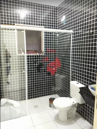 Imagem Sobrado 4 dormitórios espaçosos sendo 2 suítes e uma delas com sacada e closet, 2 vagas , bairro Boqueirão, Praia Grande