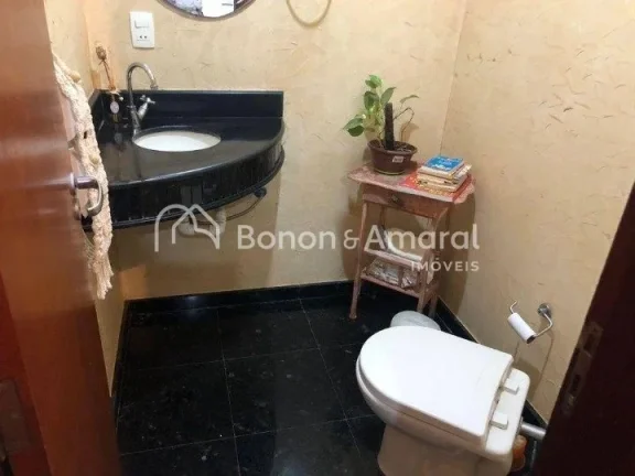Imagem Esta elegante casa está situada no renomado Condomínio Residencial Terras do Caribe, em Valinhos, ...