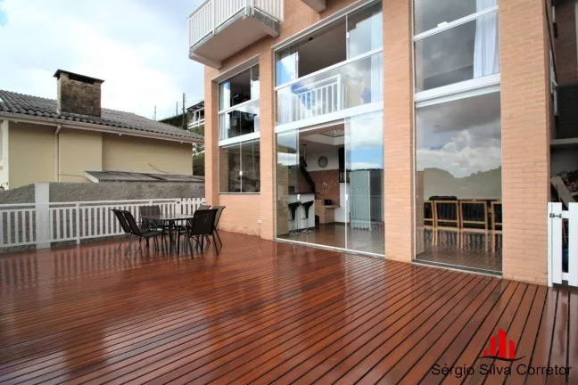 Imagem Casa com 3 Quartos à Venda, 272,00 m² VILA TELMA, Centro Campos do Jordão.