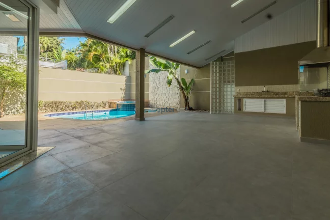 Imagem Casa de Alto Padrão 3 suítes, 4 vagas e Piscina à Venda no condomínio Forest Hills no bairro Anchieta