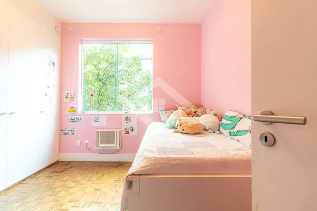Imagem Casa Triplex de 4 Quartos para Venda no Humaitá com 595 m²