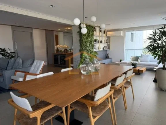 Imagem Apartamento mobiliado com 180 m², 3 dormitórios, sendo 3 suítes, 4 banheiros, 3 vagas e varanda. ...