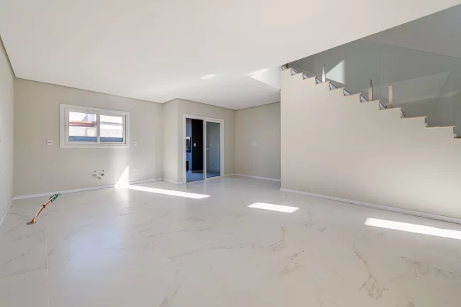 Imagem Sobrado de 3 quartos sendo 1 suíte com acabamento de alto padrão e localização Excelente