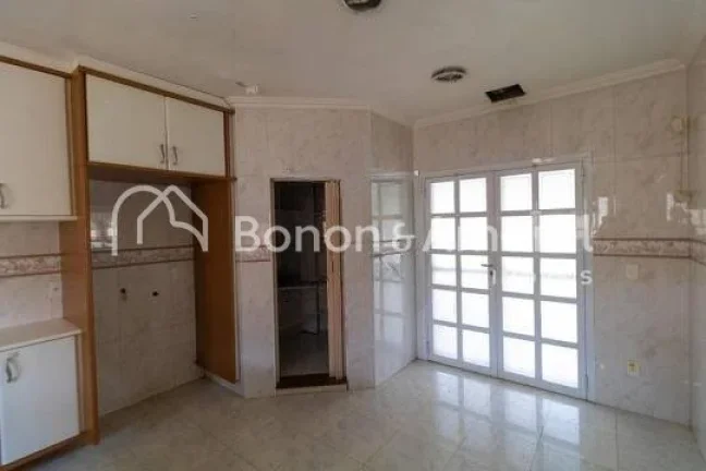 Imagem Ãtimo sobrado com 4 quartos sendo 2 suÃ­tes, suÃ­te master com hidromassagem, sala com lareira e pÃ...