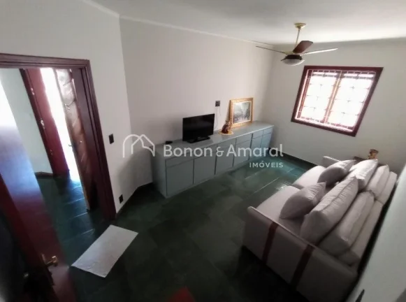 Imagem Essa casa estilo sobrado, localizada no bairro Vila Brandina! Com uma localização privilegiada, pr...
