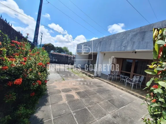 Imagem Casarão de esquina em Olinda, 4qtos, 5vgs. quintal gigante na avenida há 2min. shop. patteo 45mts²