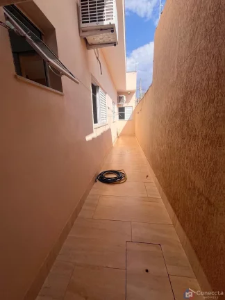 Imagem Casa Ampla à Venda no Bairro Caramuru em Patos de Minas – 4 Quartos, 198m² Construídos