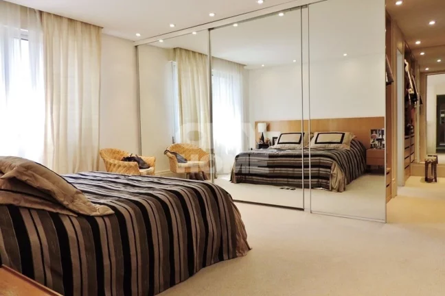 Imagem Apartamento de 346m² com ambientes amplos, e agradável varanda. Reformado com luxo e requinte. Sã...