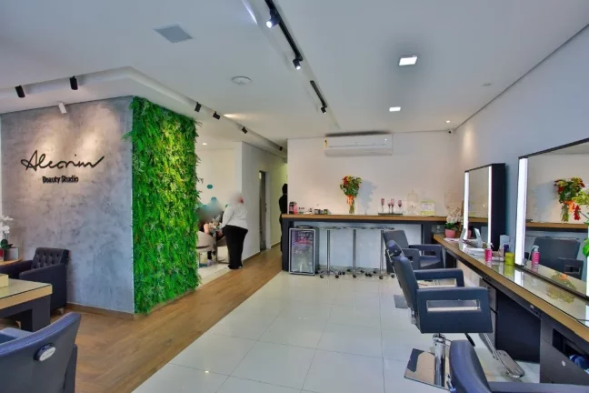 Imagem Imóvel Comercial de Alto Padrão no Jardim do Mar, São Bernardo do Campo - 288m², 19 Salas, 4 Banheiros e 3 Vagas de Garagem