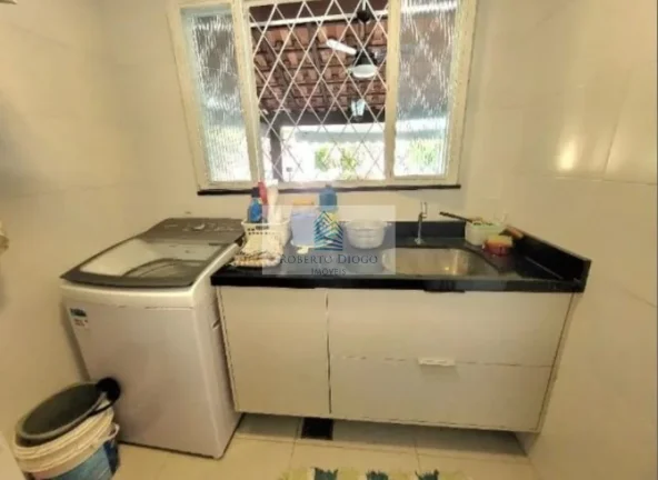 Imagem Casa de Luxo à Venda em Maria Paula, Niterói-RJ: 4 Quartos, 1 Suíte, 2 Salas, 3 Banheiros, 3 Vagas de Garagem