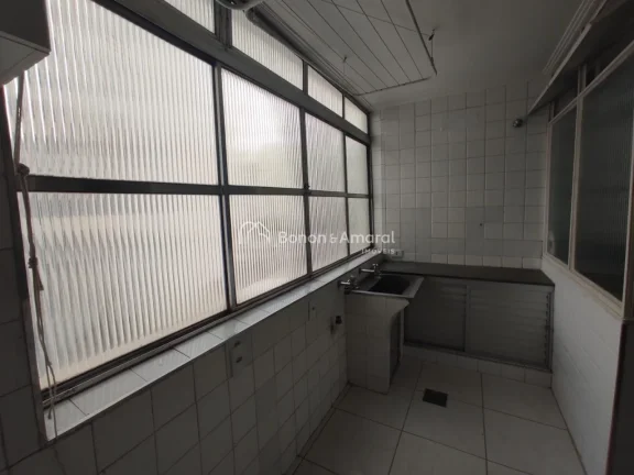 Imagem Amplo apartamento com 3 quartos, sendo 1 suíte, sala com 2 ambientes, cozinha planejada, área de s...