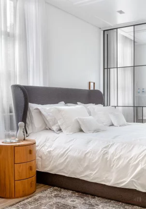 Imagem Excelente casa em condominio no bairro Cacupé! A casa possui: 4 suítes Lavabo Escritório com banh...