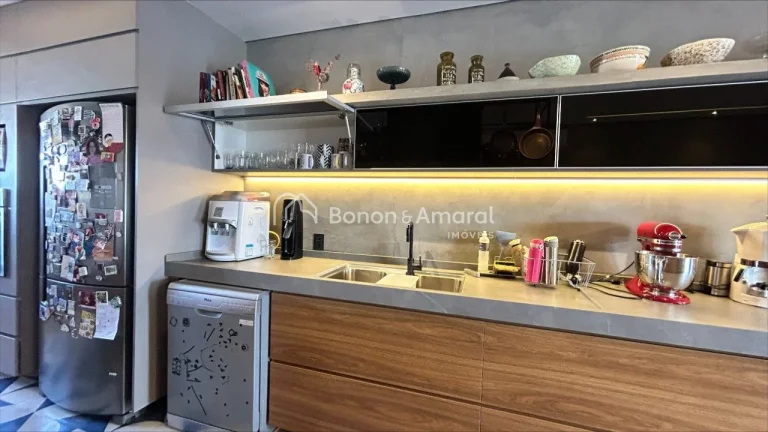 Imagem **Apartamento à Venda no Cambuí - 193m² | Reformado, Moderno, conceito integrado**.

- 193m², an...