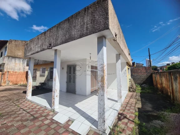 Imagem Excelente casa de esquina, bem ventilada, em ótima localização no Rodolfo Teófilo próximo ao Co...