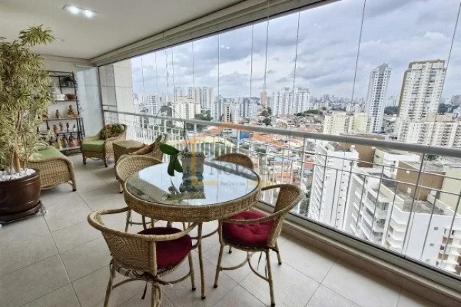 Imagem Apartamento com 142m², 3 dormitórios, sendo 3 suites, 5 banheiros, sala para dois ambientes, varan...