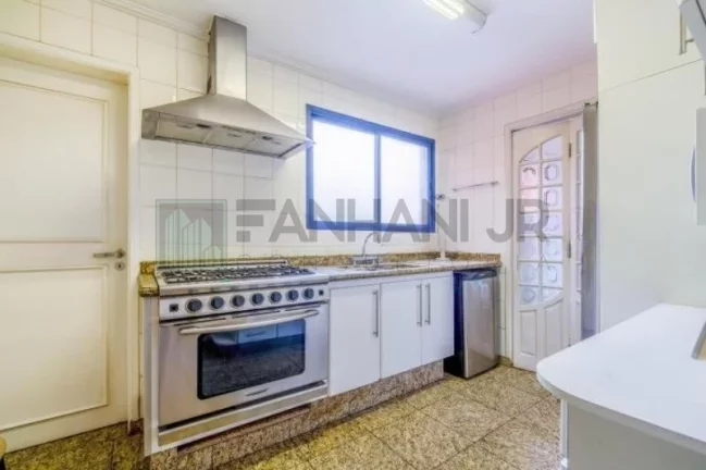 Imagem Apartamento de Luxo para Locação em Moema, São Paulo-SP: 3 quartos, 3 suítes, 2 salas, 4 banheiros, 220m² de área.