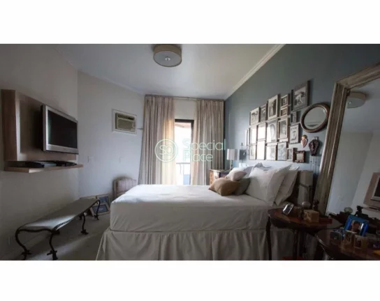 Imagem Ótima oportunidade no Real Parque. Apartamento original com 256m2 de área privativa, 4 dormitório...