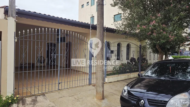 Imagem Casa térrea em zona comercial!