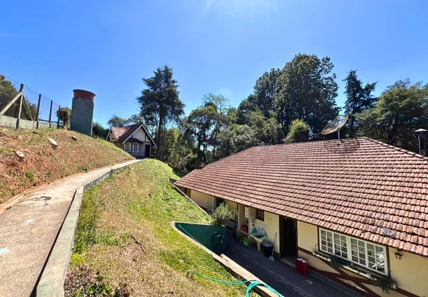 Imagem Três casas, um grande jardim e a liberdade de viver a serra no seu próprio ritmo
