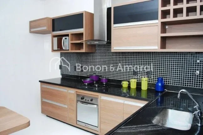 Imagem Casa ampla estilo sobrado com 375 m² de área construída, 4 quartos suítes, sendo 2 deles com hid...