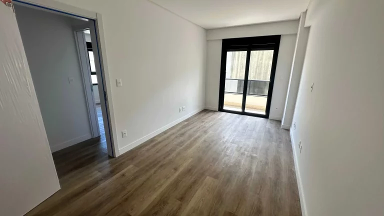 Imagem Apartamento com 4 dormitórios sendo 2 suítes e 1 vaga de garagem em São José/SC