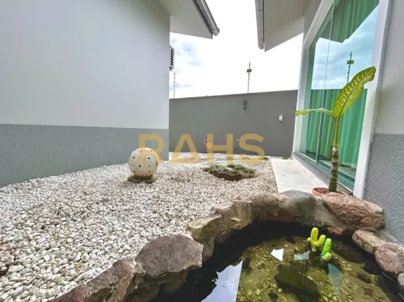 Imagem Ótima casa averbada localizada no bairro Floresta em Joinville, próximo a rua Farroupilha. Conta c...